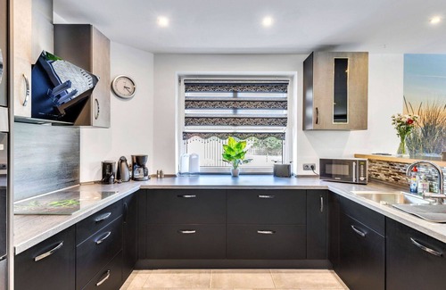 Wingst House | Wonderful private villa for 8 guests with WIFI, TV, terrace and pets allowed