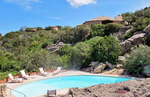 Capriccioli Villa | Wonderful private villa for 6 people with WIFI, A/C, private pool, TV, terrace and pets allowed