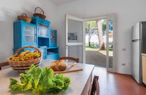 Follonica House | Wonderful private villa for 11 people with A/C, WIFI, TV, patio and parking
