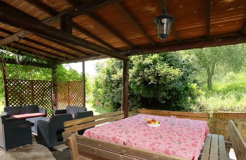 Radicofani Villa | Wonderful private villa with WIFI, A/C, hot tub, private pool, TV, patio, pets allowed and parking