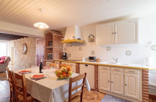 Berneuil Villa | Wonderful private villa for 4 guests with WIFI, TV, terrace and pets allowed