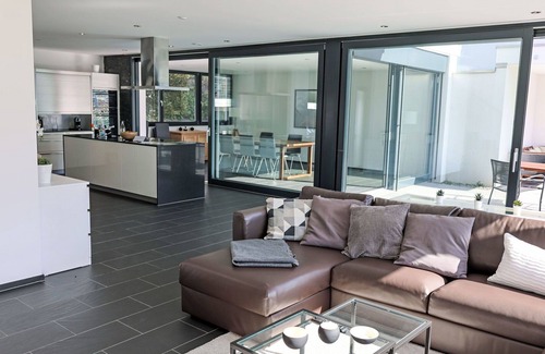 Ruetli House | Wonderful private villa for 10 guests with WIFI, TV, patio and pets allowed