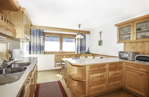 Flirsch House | Wonderful private villa for 10 guests with WIFI, TV, patio and pets allowed