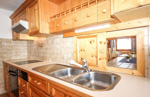 Flirsch House | Wonderful private villa for 10 guests with WIFI, TV, patio and pets allowed