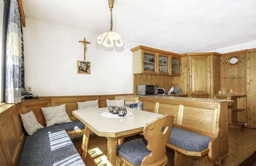 Flirsch House | Wonderful private villa for 10 guests with WIFI, TV, patio and pets allowed