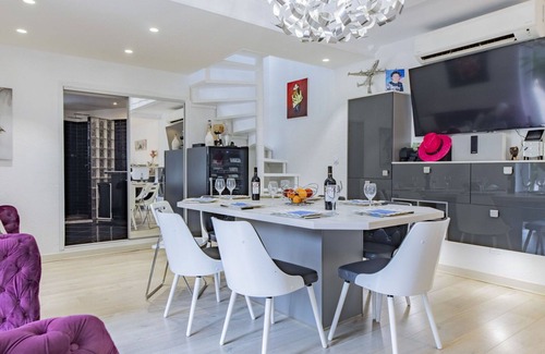 Les 3 Ponts Villa | Wonderful private villa with WIFI, A/C, private pool, hot tub, TV, terrace and pets allowed
