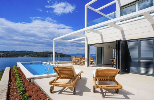 Necujam House | Wonderful private villa for 8 guests with A/C, private pool, WIFI, TV and terrace