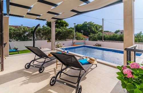 Cove Makarac (Milna) House | Wonderful private villa for 8 guests with A/C, WIFI, private pool, TV and terrace