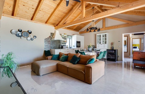 Zemunik Donji House | Wonderful private villa for 8 guests with WIFI, private pool, A/C, TV, terrace and pets allowed