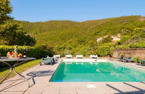 Cortona Villa | Wonderful private villa for 9 people with WIFI, private pool, TV, veranda, pets allowed and park.