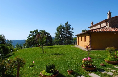 Cortona Villa | Wonderful private villa for 9 people with WIFI, private pool, TV, veranda, pets allowed and park.