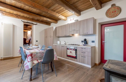 Piasco House | Wonderful private villa for 5 people with WIFI, hot tub, TV, patio, pets allowed and panoramic v.