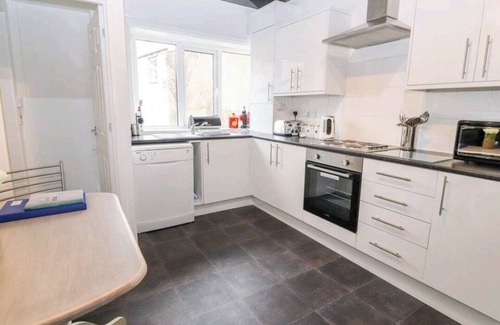 Rhos on Sea Apartment | Wonderful spacious apartment 1 minute from the beach