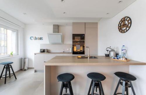 Limpertsberg Apartment | Wonderful Two Bedroom Apartment at Limpertsberg with Parking, near Tram