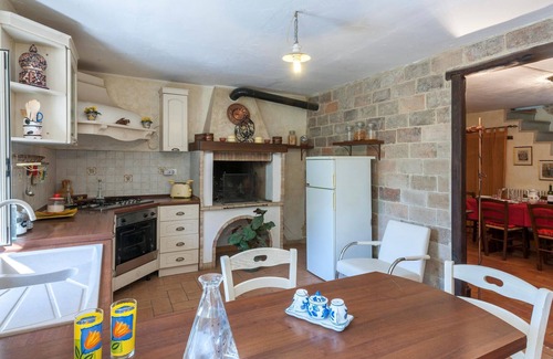 Monteguiduccio House | Wonderful vacation home in historical flair.