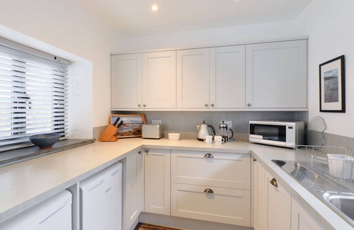 Goldsithney House | Wonderful villa for 4 guests with WIFI, TV, pets allowed and parking