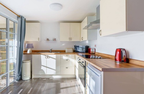 Glen Urquhart House | Wonderful villa for 4 guests with TV, pets allowed and parking