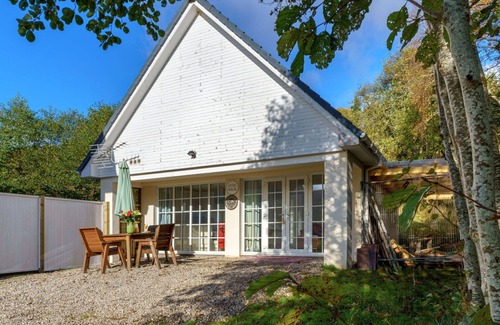 Glen Urquhart House | Wonderful villa for 4 guests with TV, pets allowed and parking