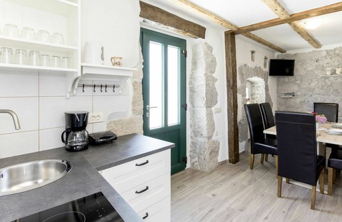 Sveta Jelena House | Wonderful villa for 6 guests with A/C, WIFI, TV, terrace and pets allowed