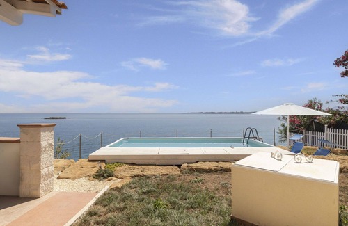 Punta Milocca House | Wonderful villa for 6 guests with WIFI, A/C, private pool, TV and terrace