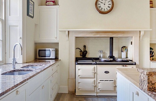 Tormarton House | Wonderful villa for 16 people with pool, WIFI