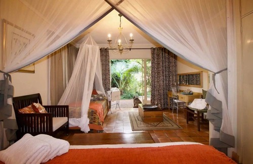 Victoria Falls Villa | Wonderfully spacious two bedroom cottage in a quiet secluded area of town, on the edge of the bush - 1998