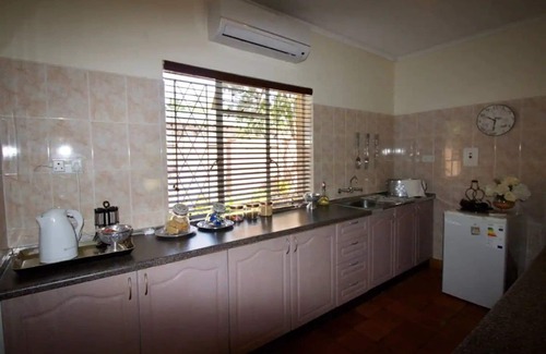 Victoria Falls Villa | Wonderfully spacious two bedroom cottage in a quiet secluded area of town, on the edge of the bush - 1998