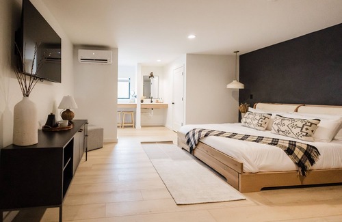 Columbia Falls Hotel | Wonderstone Hotel - Single King ADA Guest Room