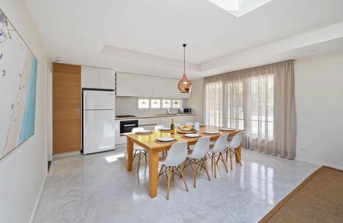 Quindalup House | WOOD fire 100m from beach DOG friendly NEW Modern Coastal Hamptons