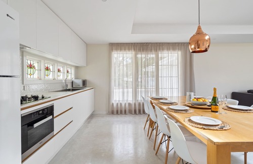 Quindalup House | WOOD fire 100m from beach DOG friendly NEW Modern Coastal Hamptons