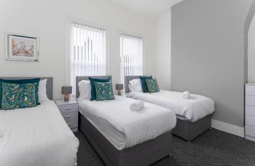 Kirkdale House | Woodbine House - Air Host and Stay - Free parking - Contractor Friendly