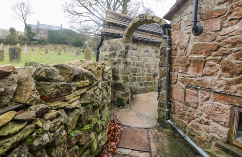 Earl Sterndale Cottage | Woodbine Retreat