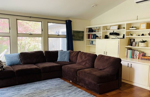 Ann Arbor House | Wooded retreat 1.5 mi from downtown Ann Arbor