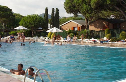 Santa Susanna Ski Chalet | Wooden chalet with a nice covered terrace, near the beach