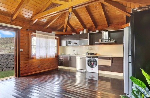 San Cristobal de La Laguna Villa | Wooden House with Private Pool Lush Garden
