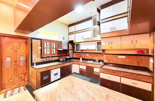 Kammanahalli Villa | Wooden Whispers Traditional Luxe Spacez Villa