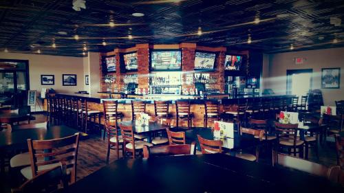 Marshfield Hotel | Woodfield Inn and Suites