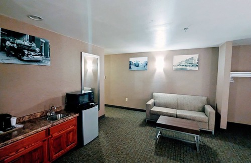 Marshfield Hotel | Woodfield Inn and Suites