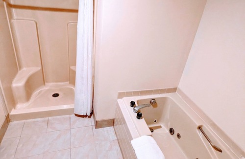 Marshfield Hotel | Woodfield Inn and Suites