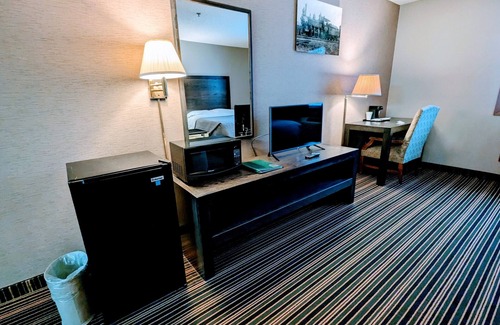 Marshfield Hotel | Woodfield Inn and Suites