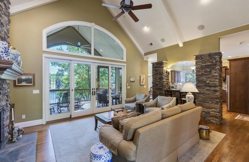 West Union House | Woodhaven Dr - A Keowee Waterfront Home To Wow Everyone