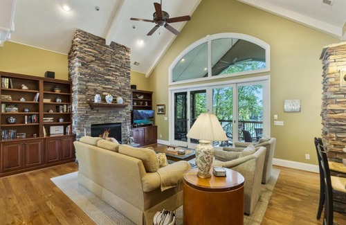 West Union House | Woodhaven Dr - A Keowee Waterfront Home To Wow Everyone