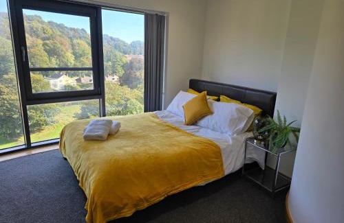 Saltaire Village Apartment | Woodland family retreat
