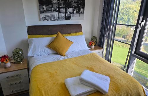 Saltaire Village Apartment | Woodland family retreat