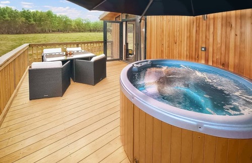 Dukeries Mill Ski Chalet | Woodland Rustic 2 Bed