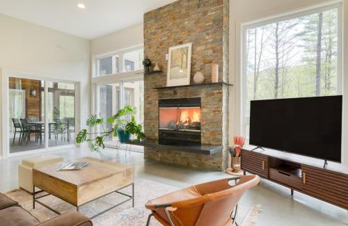 Housatonic House | Woodland Zen by AvantStay Modern Design Patio