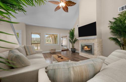 College Park House | Woodlands Area Lake View Retreat
