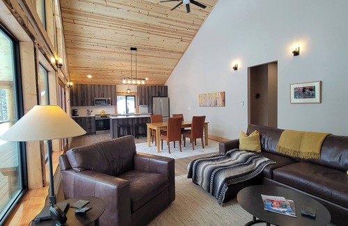 Winthrop Cabin | Woodlands Nest - modern cabin in the woods