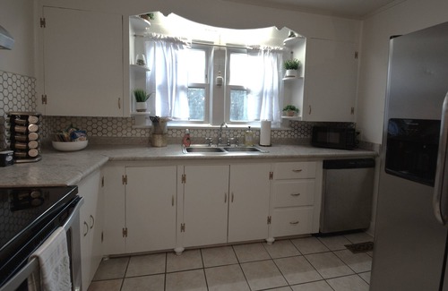 Tupelo Cottage | Woodlawn Cottage Joyner Area Sleeps 8