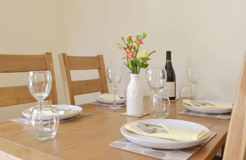 Cardigan House | Woodpecker Rest